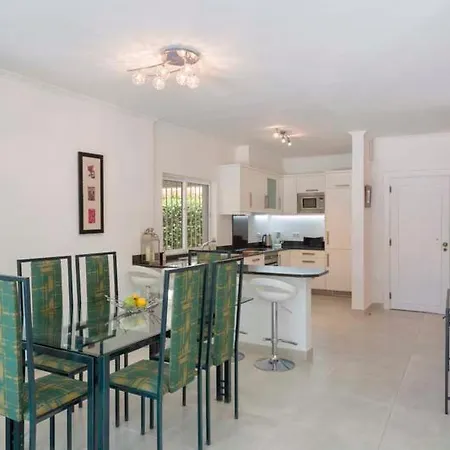 Villa Sleeps 6 Pool Air Con T480238 *