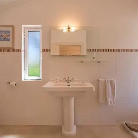 Sleeps 6 Pool Air Con T480238