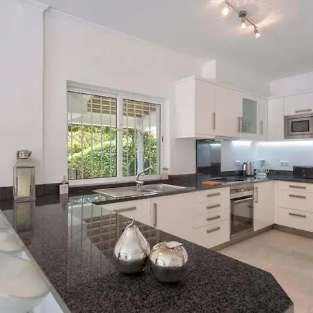 Villa Sleeps 6 Pool Air Con T480238
