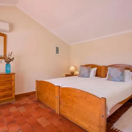 ヴィラ Sleeps 6 Pool Air Con T480238